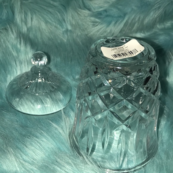 Gotham Lady Anne 7 1/2" Decorative Etched Crystal Jar with Lid Cover. - Picture 2 of 6